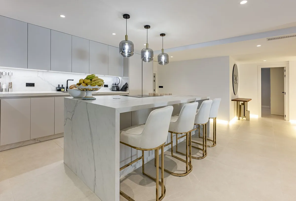 b339f68b-3e52-46a1-889b-cce56d76b74d