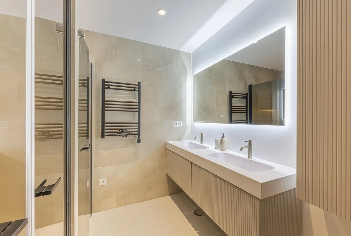 eb990d17-e541-4b44-973b-e64507b443fa