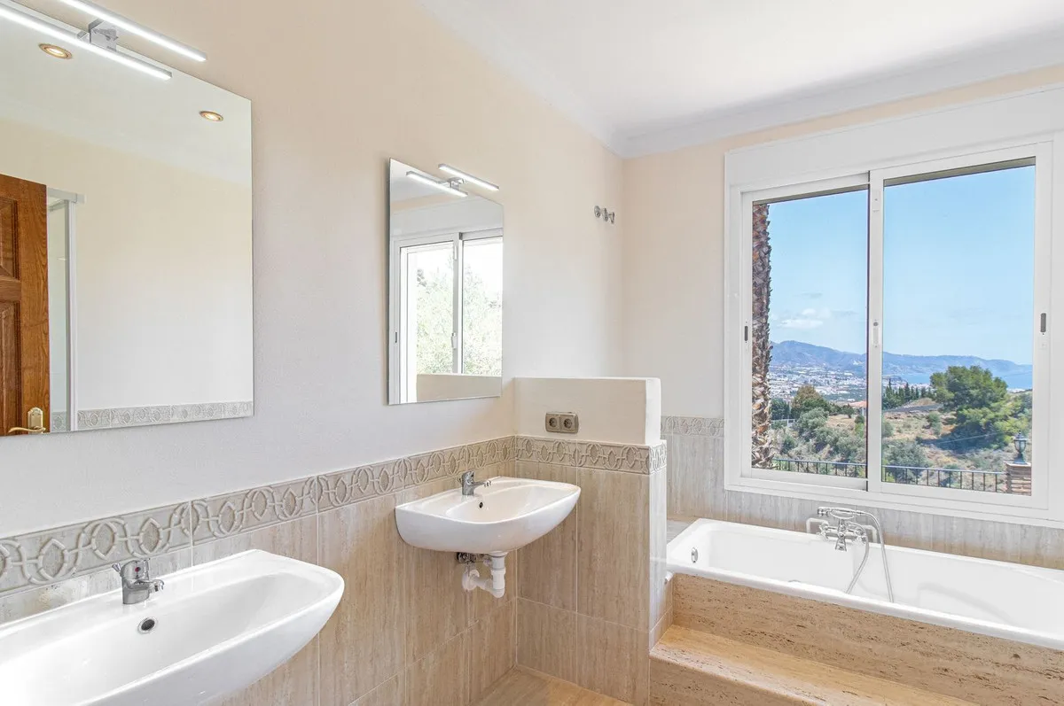 13ad4850-aa21-4833-b5bd-3c19153803e2