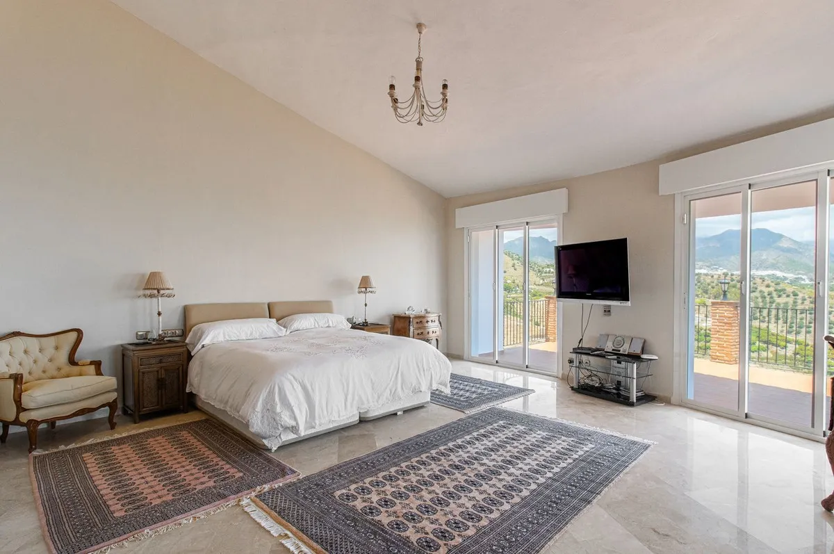 e8595c5a-8ee4-448f-9451-874698659fe2