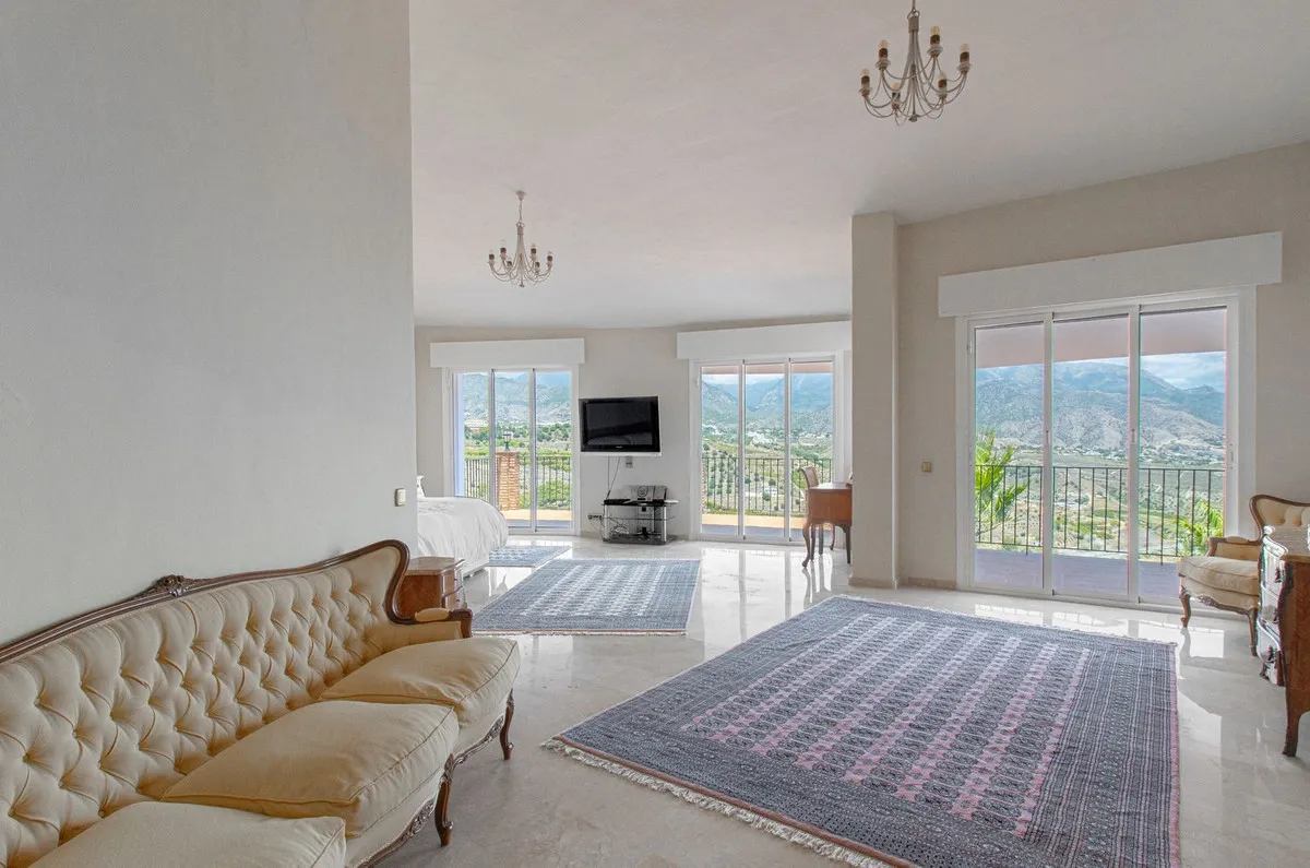 e9deda63-22fc-45da-a568-a291ff908255