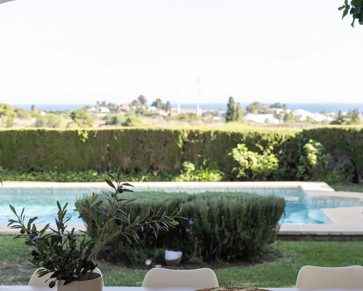 240998d9-fc86-4cea-84d9-d960cdb44ad1