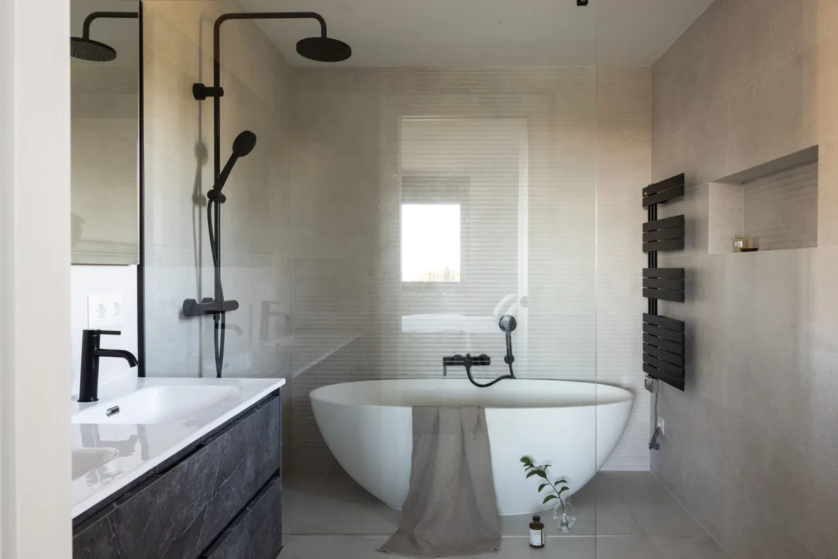 38c857b8-6110-450f-936b-a8182ed034da