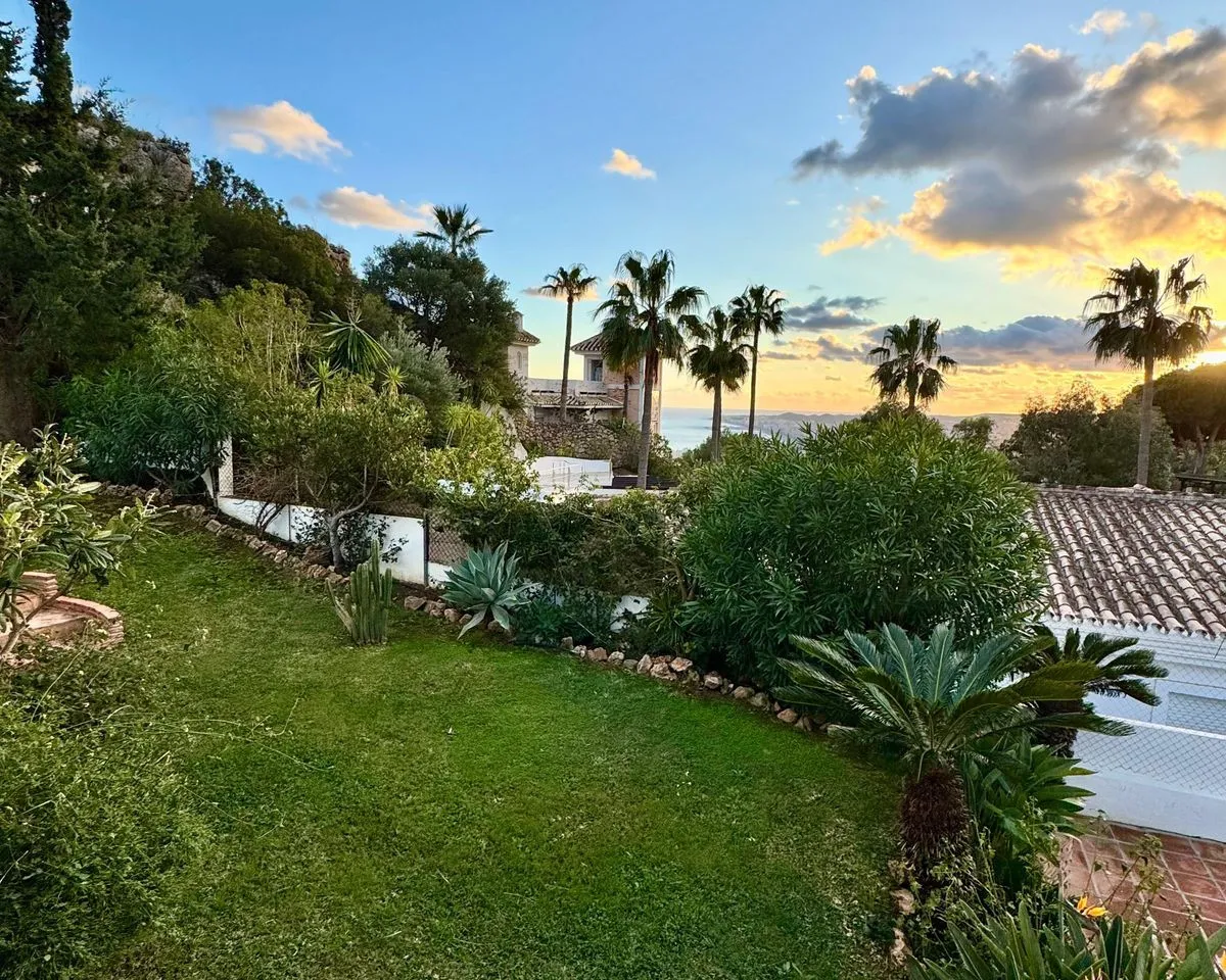 da7f33c1-8640-4169-bc84-a561bc943737