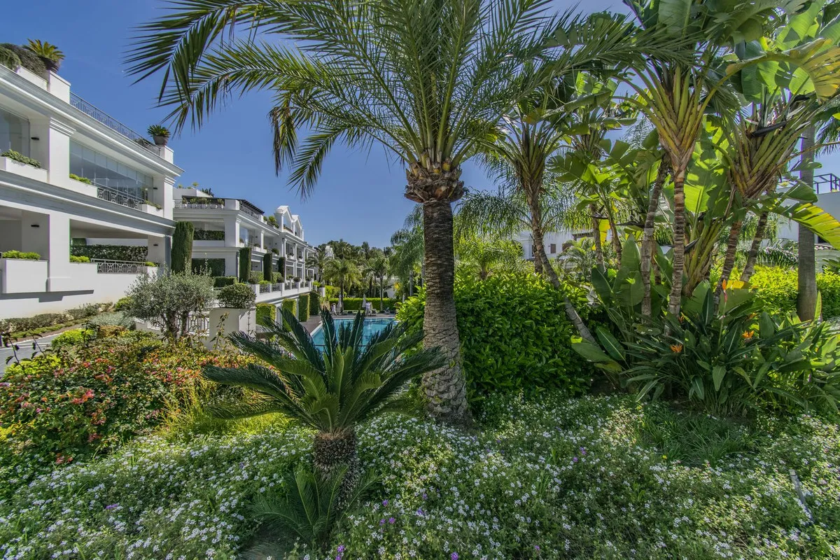 e2ed151b-3541-498d-ba40-63d76ad84a18