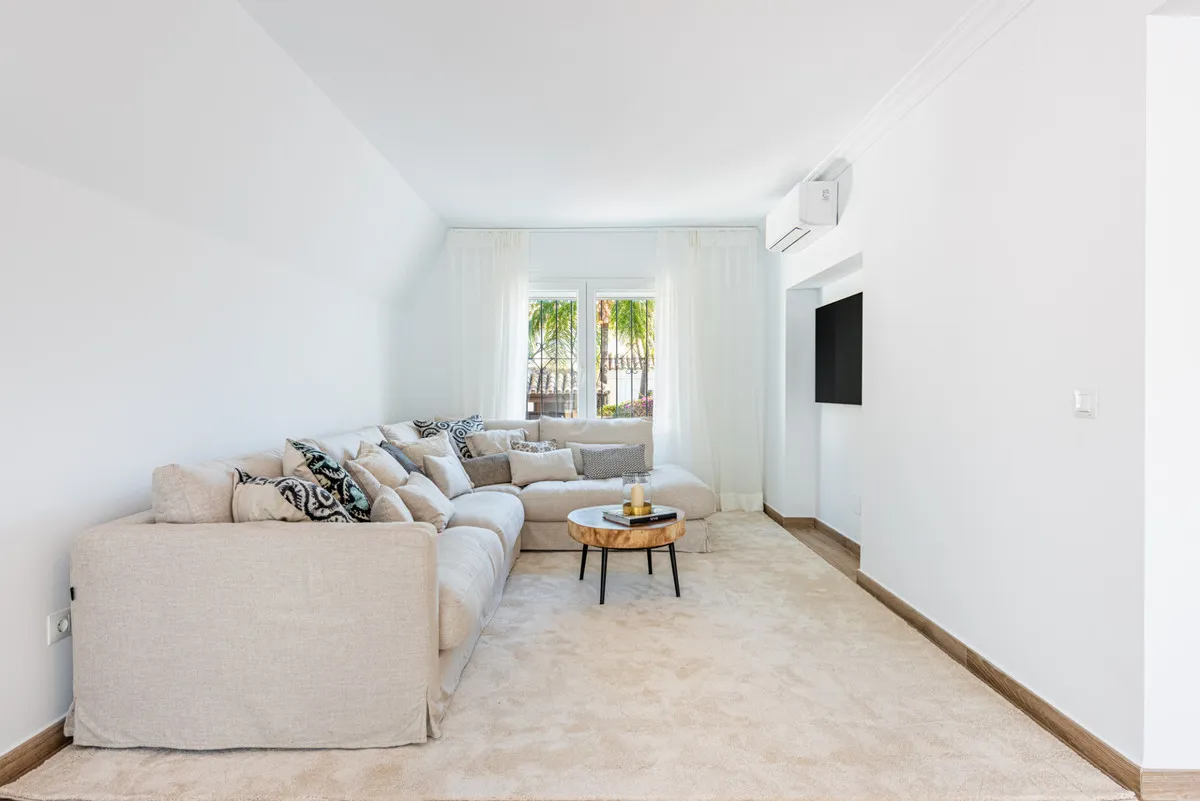 3ce0c19f-c4d6-4933-a218-64a17a4a0d60