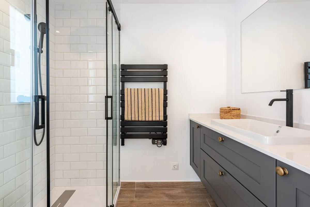 e564e07f-8bf9-4023-adc6-561a301e4e78