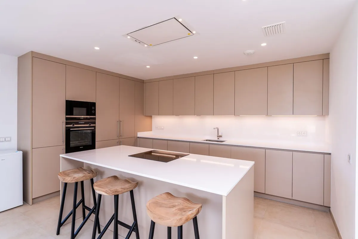 e0c0eab1-c6bb-48c0-9404-b1430a9f98d0