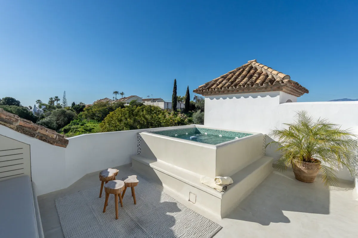 Scandinavian Elegance in Altos de Aloha