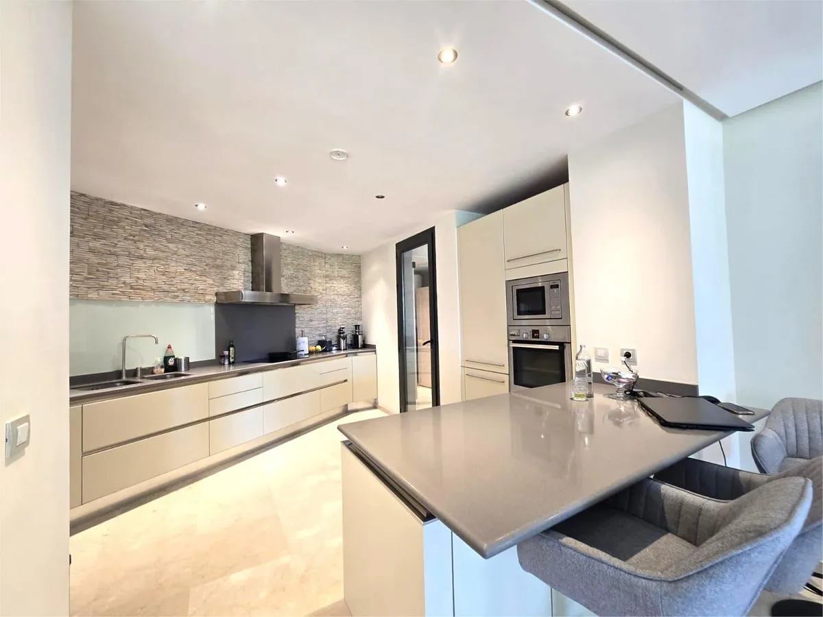 a7002b65-9d3d-409f-abe5-7c3995aac867