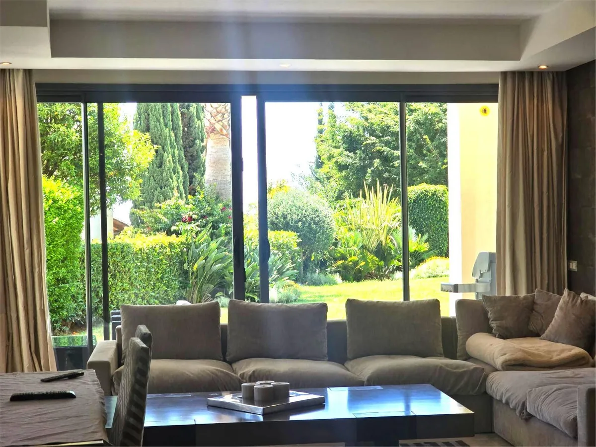 e4c3b064-c03b-424f-8d26-4fe717acc6fd