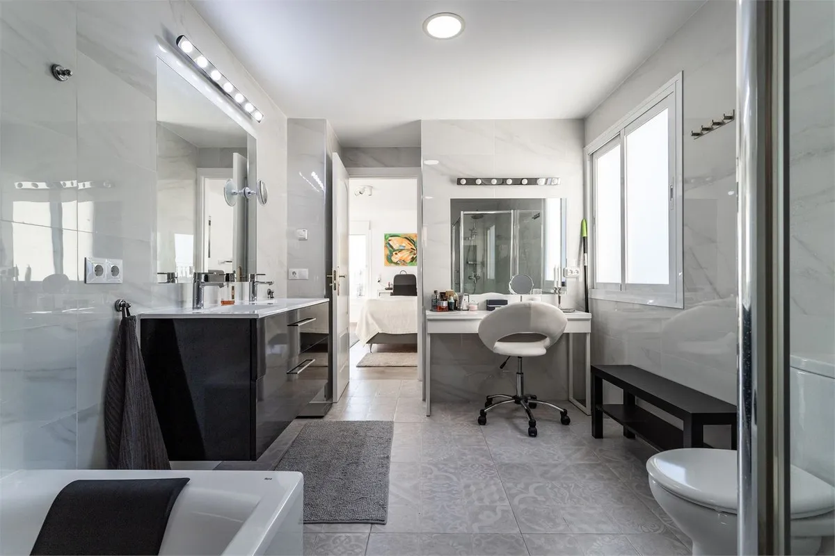 52151b02-da06-46de-8e6a-4172a4aeb390