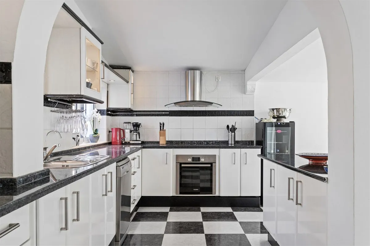 64b680dd-cdbe-4417-b85e-b0b627238619