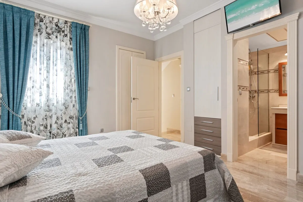 933b0325-af37-4a4e-8031-93fd0a039474