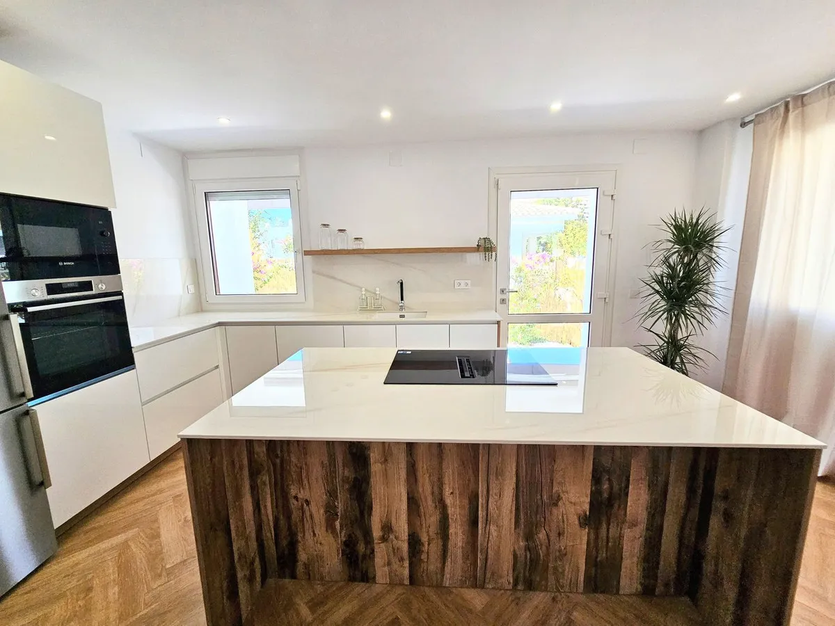 54299839-04ec-4365-bf59-ad2611d7923d