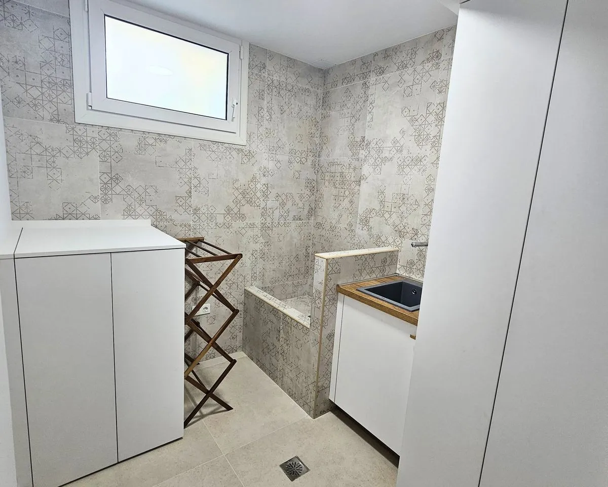 f38af300-8a53-4531-9bd4-8e256592c8a5