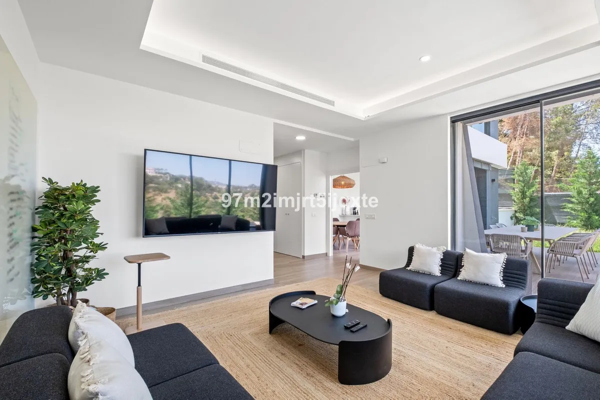 d0832d32-7e19-4921-a15d-e818415b8589