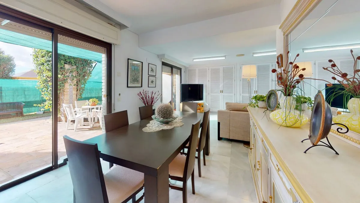 e2516370-c71e-44b4-a30e-4f9df99b8285