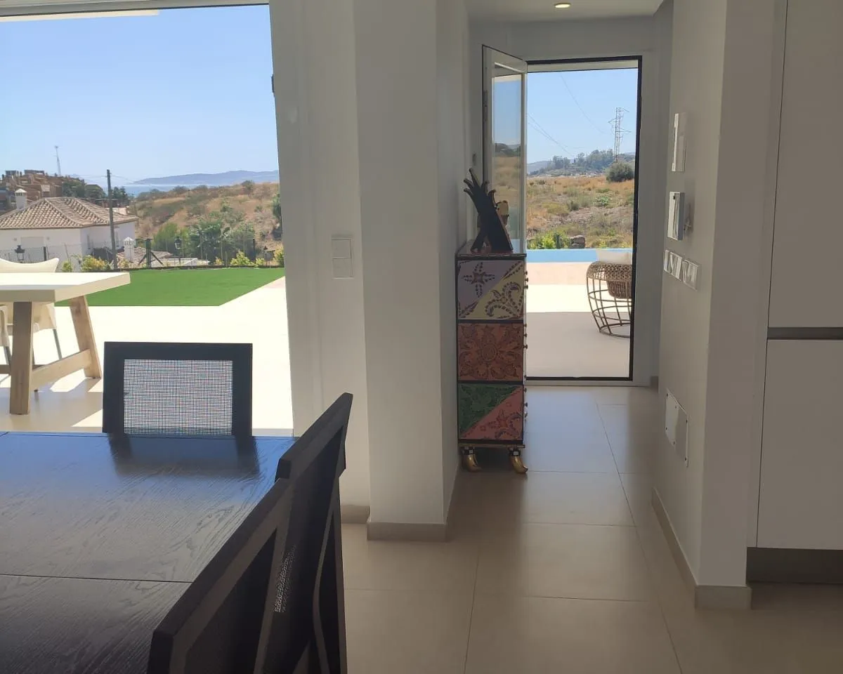 d0467069-b453-42c6-9bf9-f1e4f04c150c