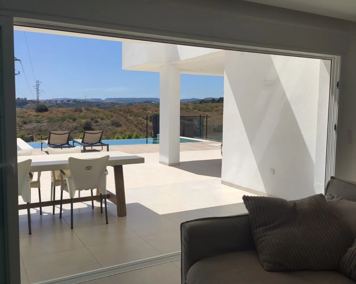 d1b33b32-14e7-4008-89c0-702c7a1d2a40