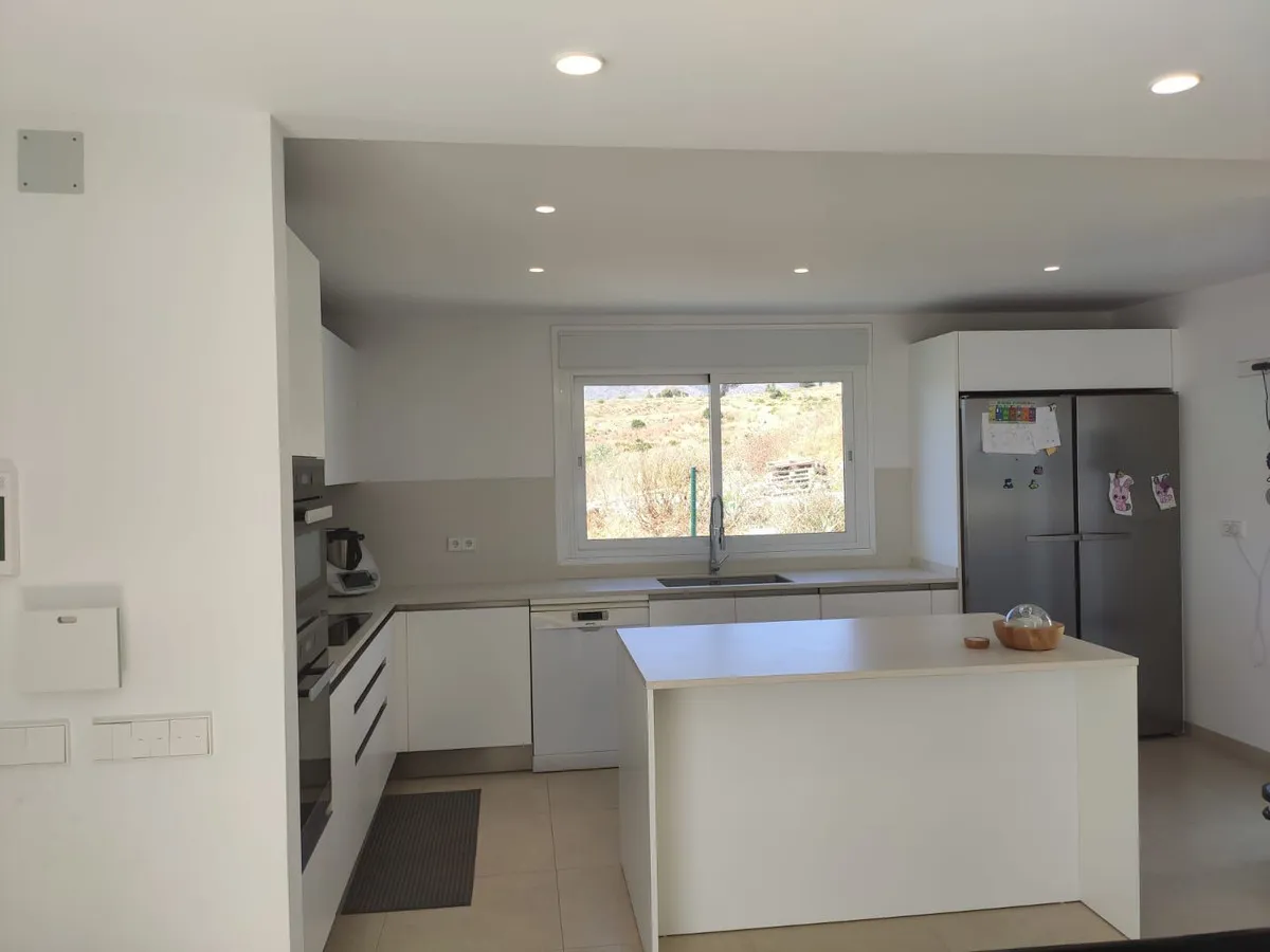 e4cb4cb8-6979-4b7d-a55b-d7cbc574d809