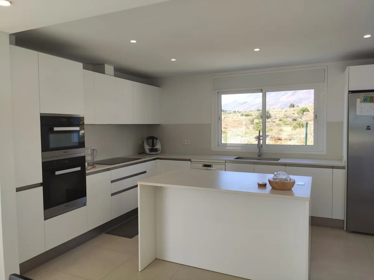 fe0d3bbe-a87b-4f09-b8e0-a585689b6434