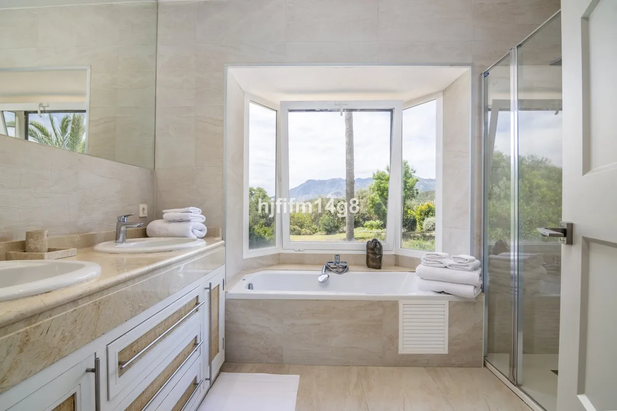 0fc8e019-fcb9-49f9-aa84-12fd00d224d8