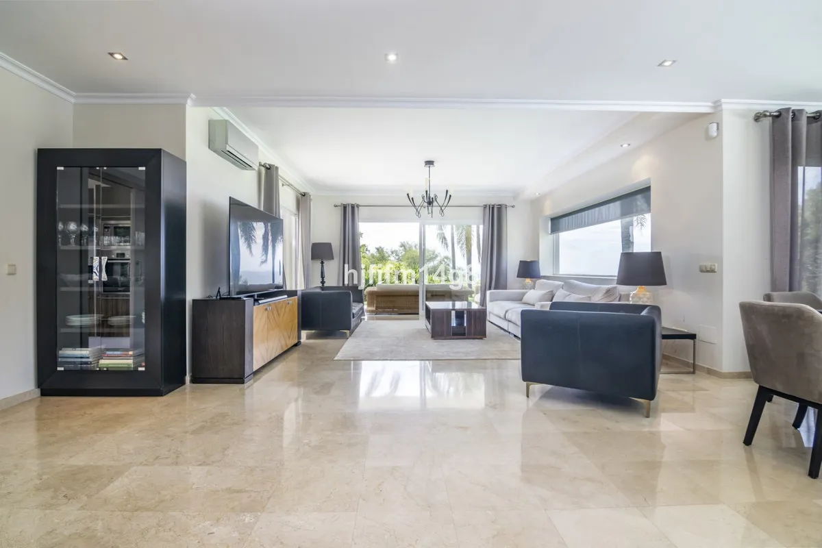 4fb0823c-5eba-4e58-921c-3e9b4b040c04