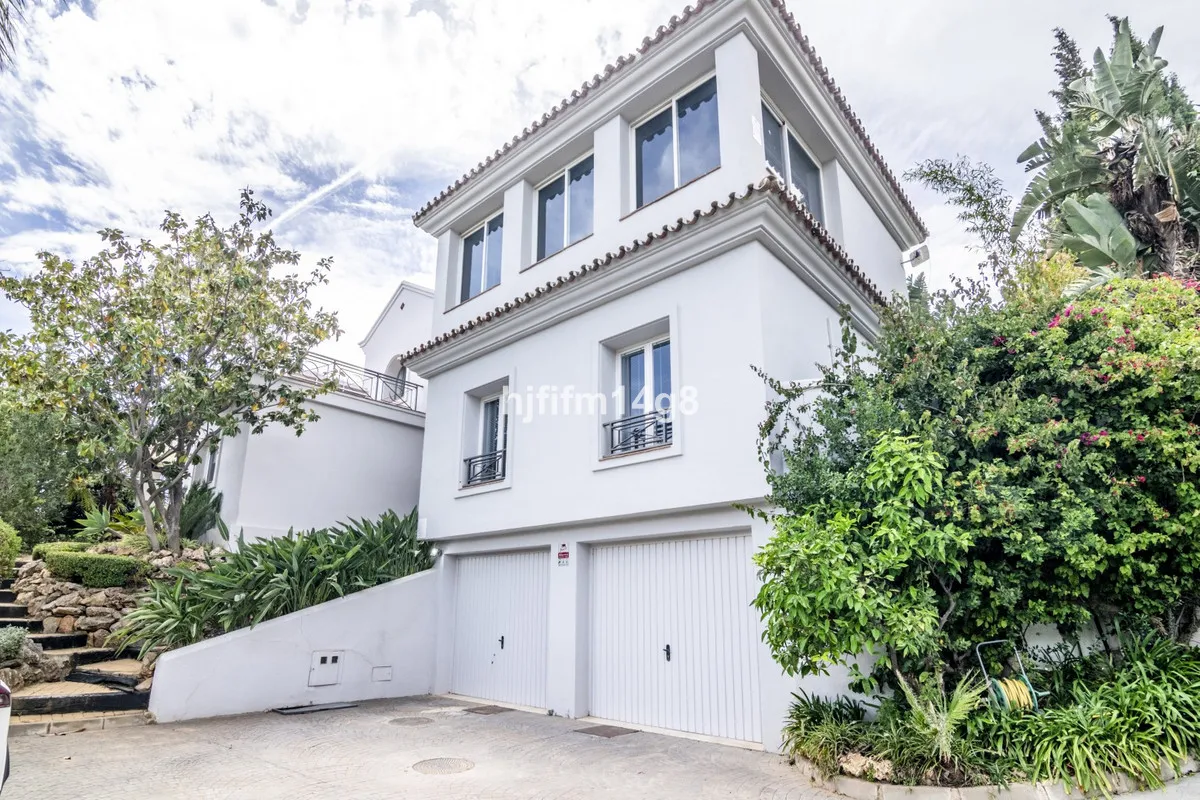 b2863465-78b8-4c5b-a899-72530ddebd68