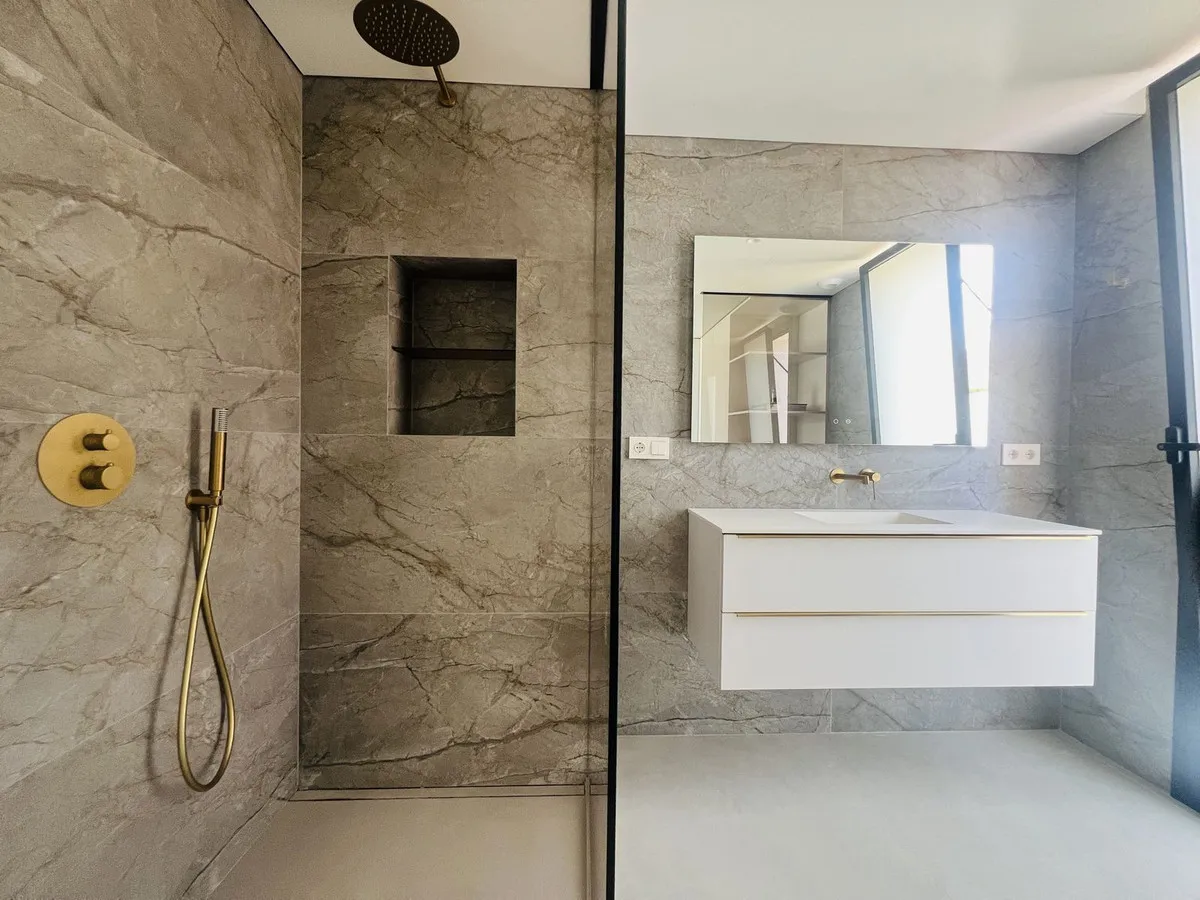 1698c3ca-1c2b-42c3-add9-4a4466fba930