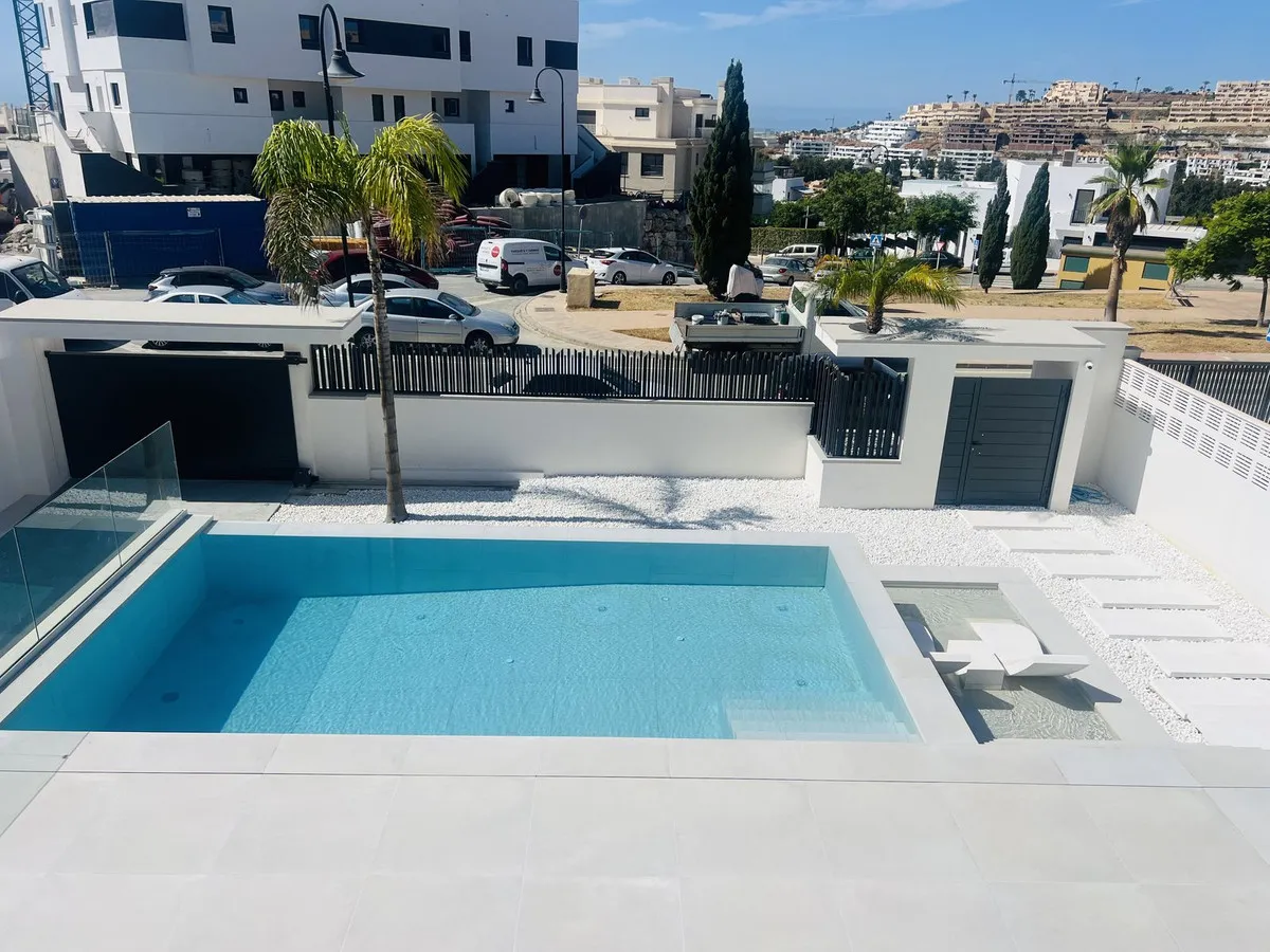 1aeda577-009c-475a-8396-eaea28bdba10