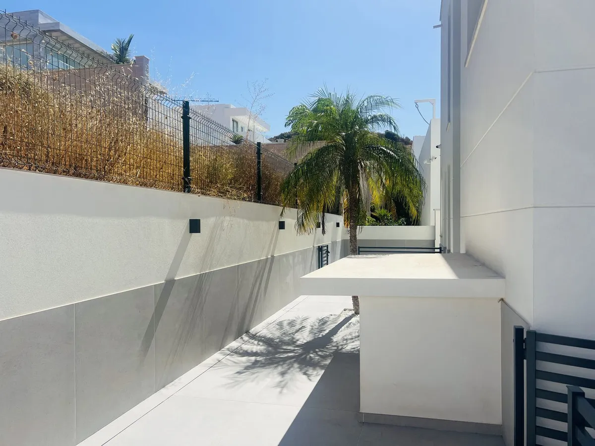 28516244-33d6-43e5-be42-80590b331314