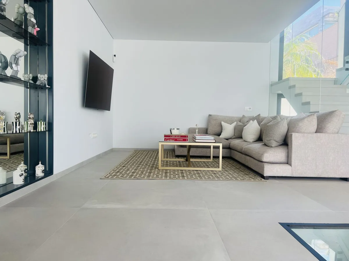 5ce40a23-39fd-4cd6-a269-fd659263c2f4