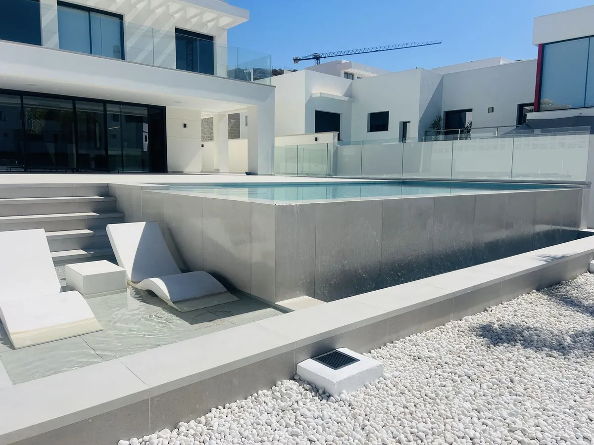 615fbc12-0d06-4f0e-b888-ed0576d8f864