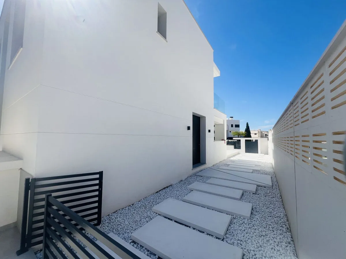 66e0603c-a539-40da-9757-c0a72363793b