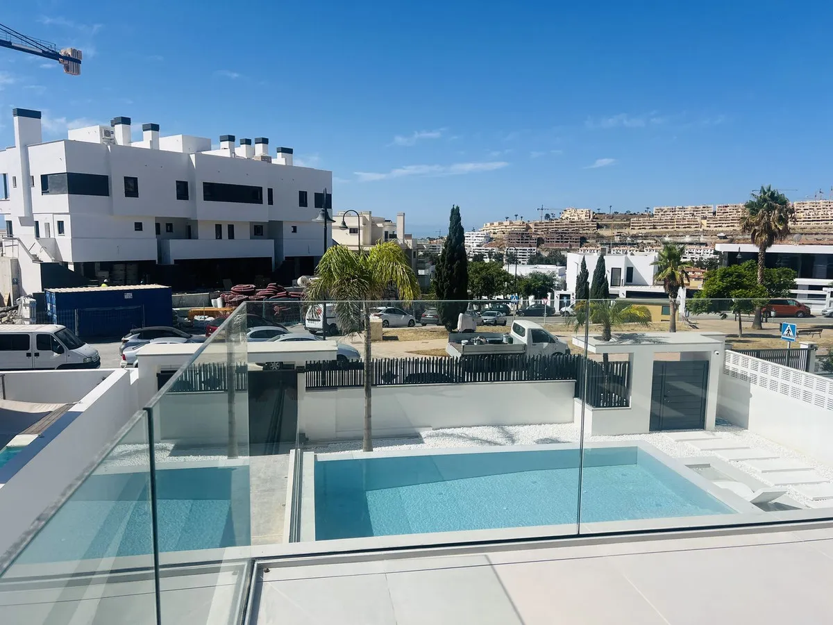 700f9976-9905-4a52-bb1d-aa6fe83b2dd3