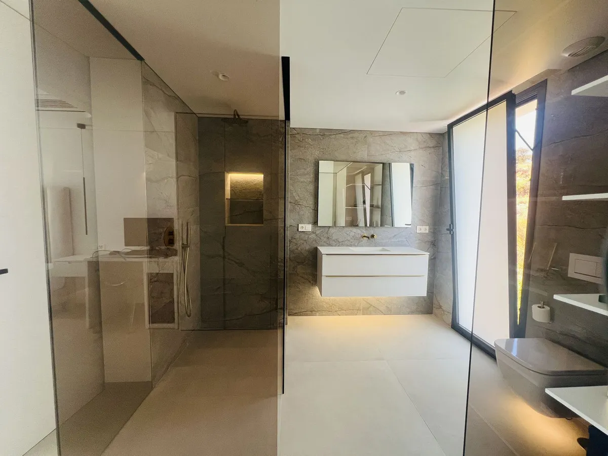 80e0cc24-e90c-46e4-a95b-2a40d9e6a8b0