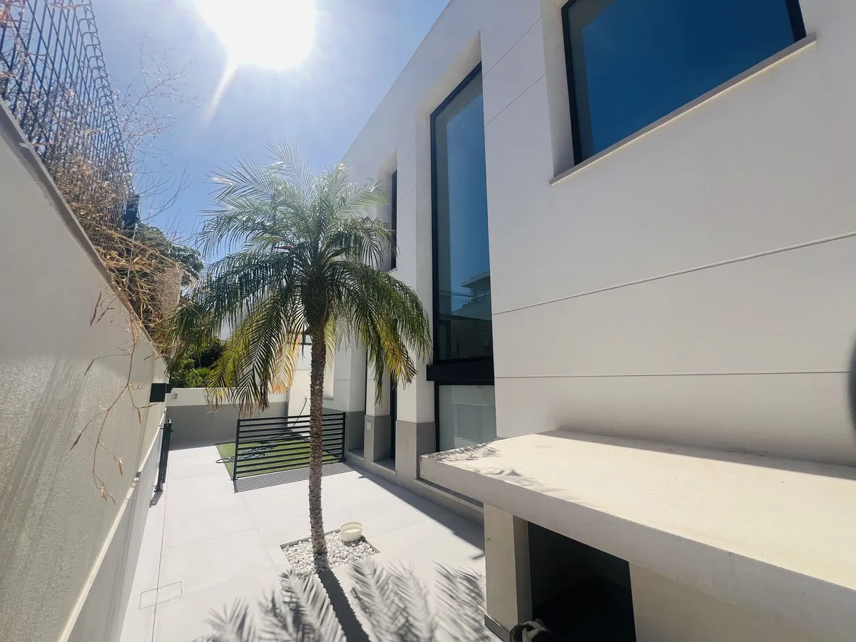 a2eaa744-0dc8-45cc-8935-0e21ac90ef54