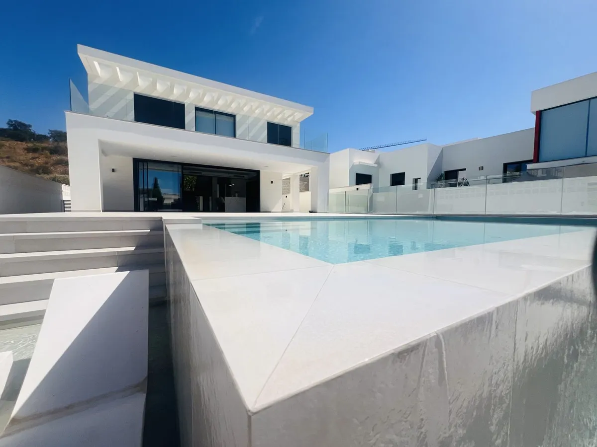 a898b294-9a20-4523-844d-9d40c5c42315