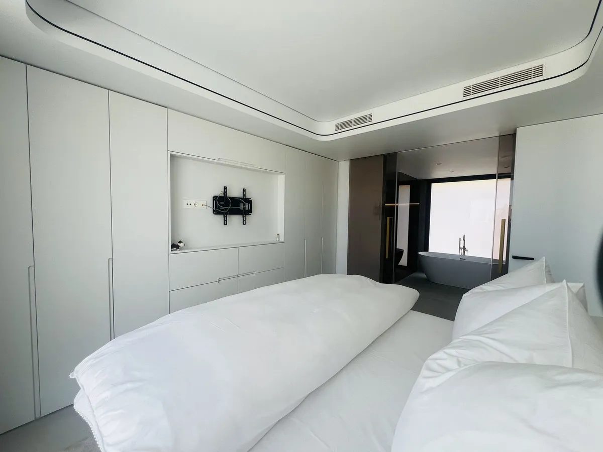 ae01e915-26e3-4283-8575-f4159848fb17