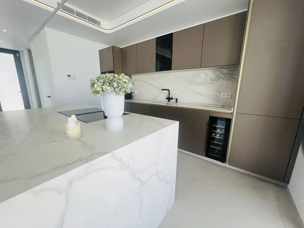 c6943f34-76f6-4b76-8cd5-b7f1f496f22d