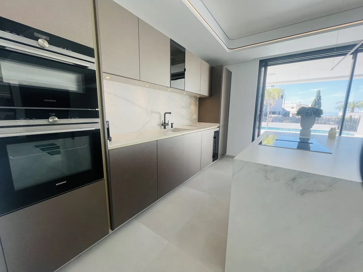 eee205ce-1418-4d1e-8d1c-0c688cd12ca6