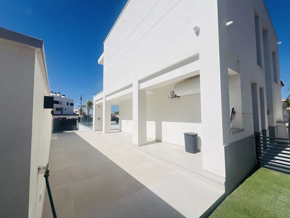 f7aa4636-af04-4f25-a142-d82545055deb