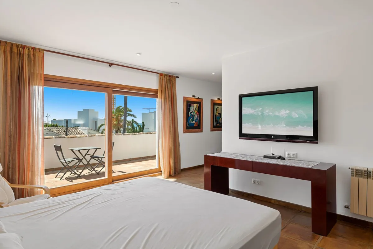 b79d35ba-29bb-4457-9a8b-9a5ab31e8399