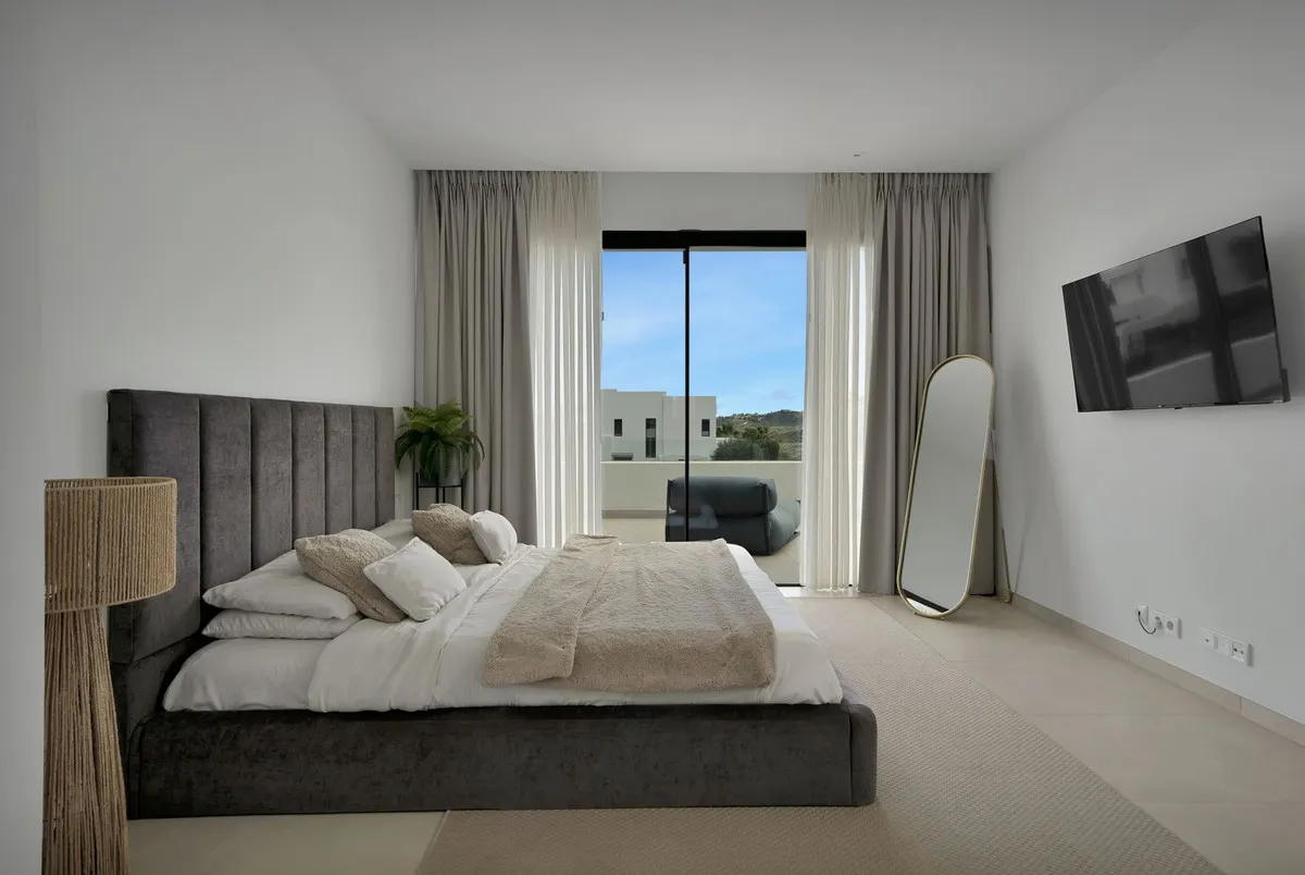 1c14c2e8-dfd6-41a6-9c8f-c9ff39c82704