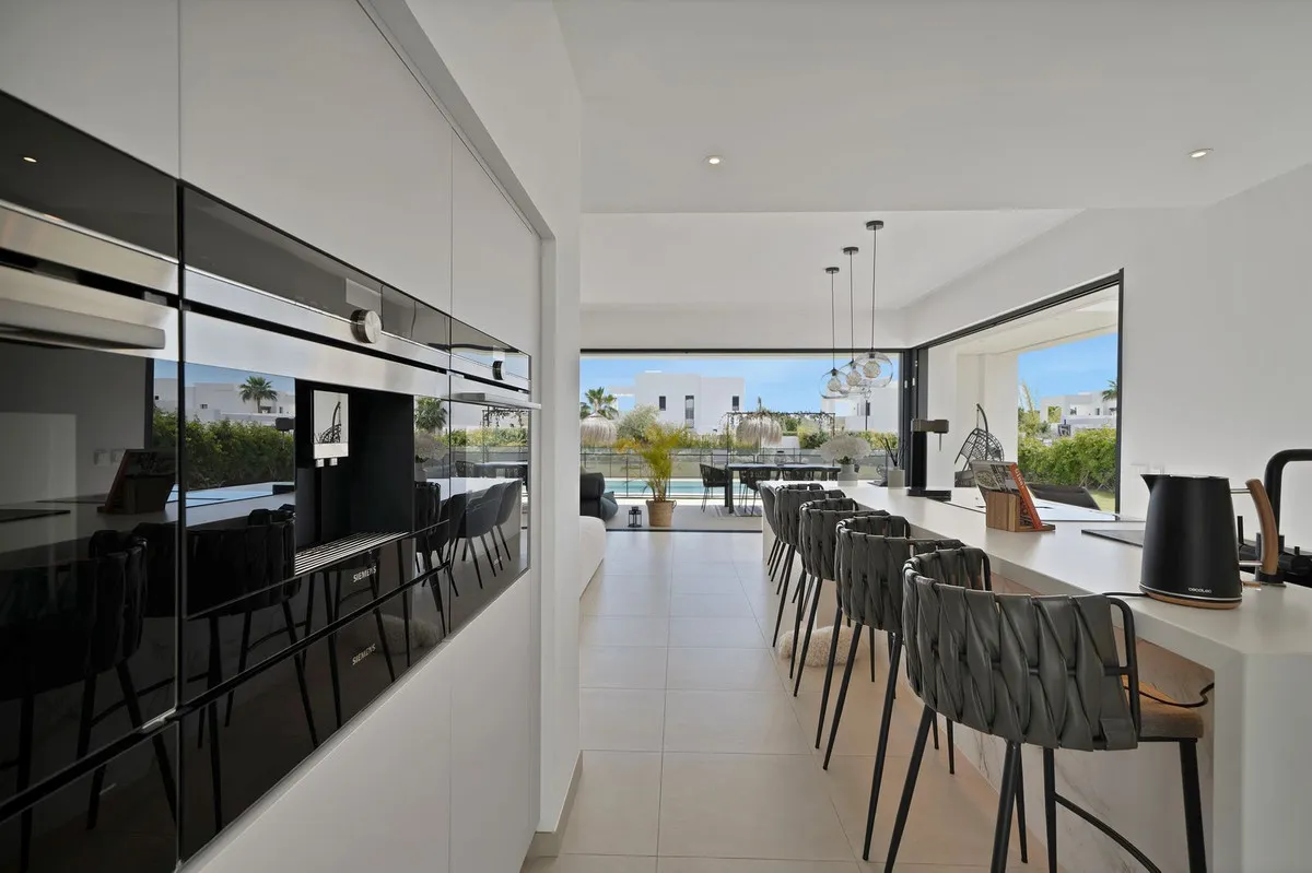 3ad8a321-fd7d-40d0-ad61-ee82cb784af6