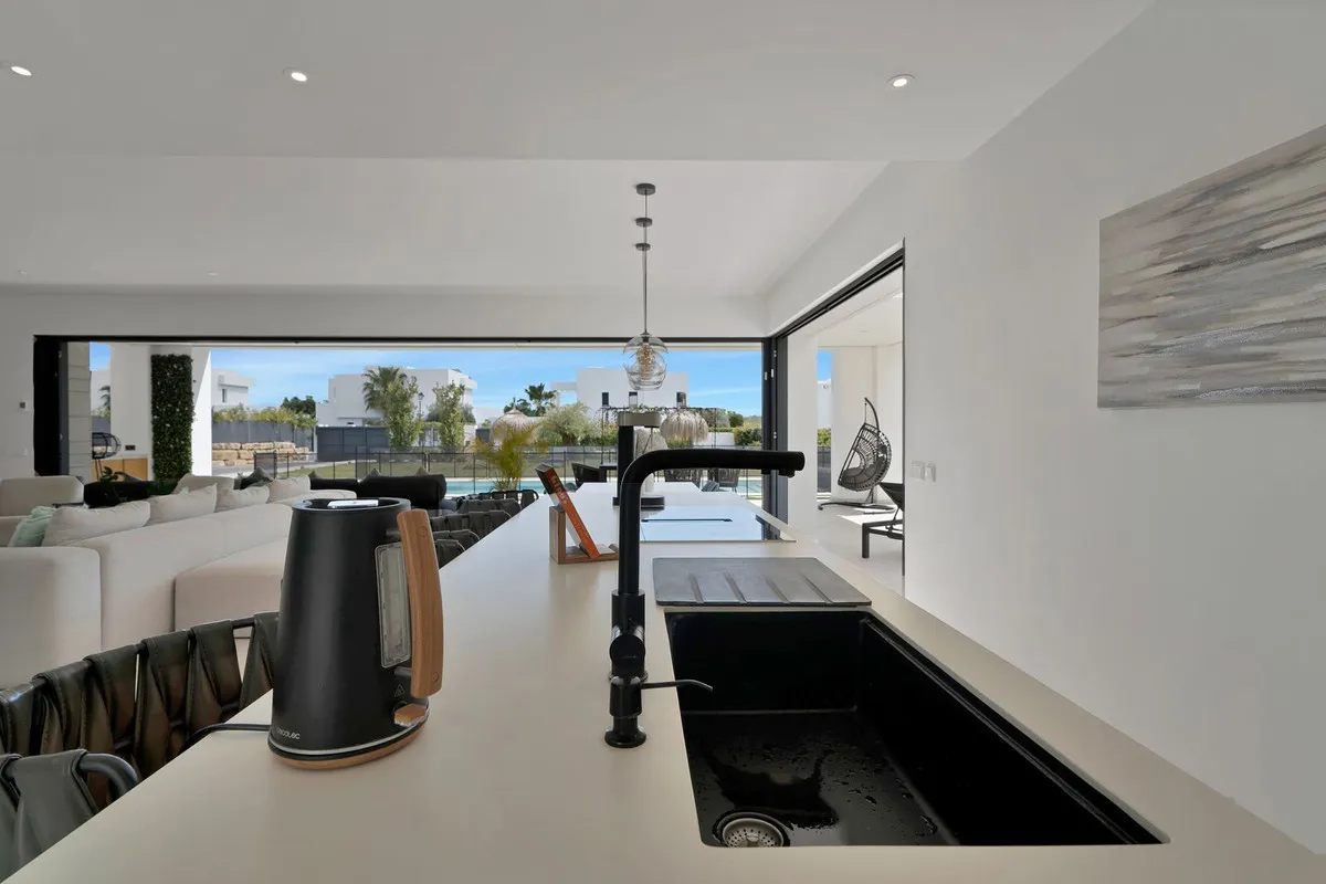 6dc00365-61d3-4fef-b06c-0224237d2ad3