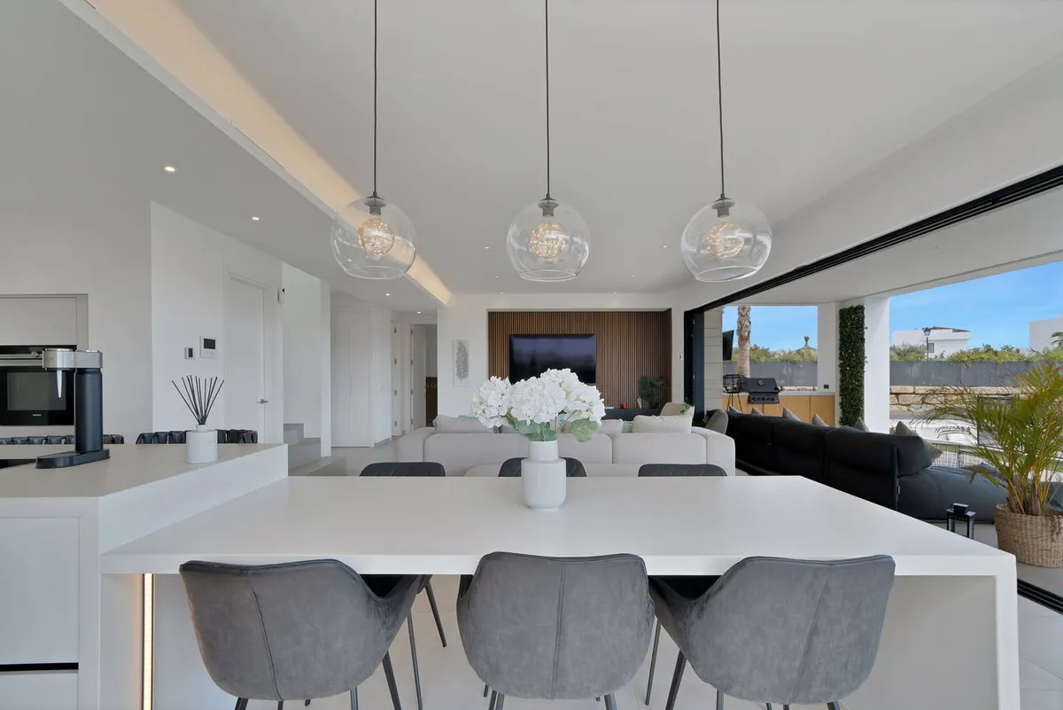 8ea64c99-b6bd-4ce1-adbe-333ee5bdbf0c