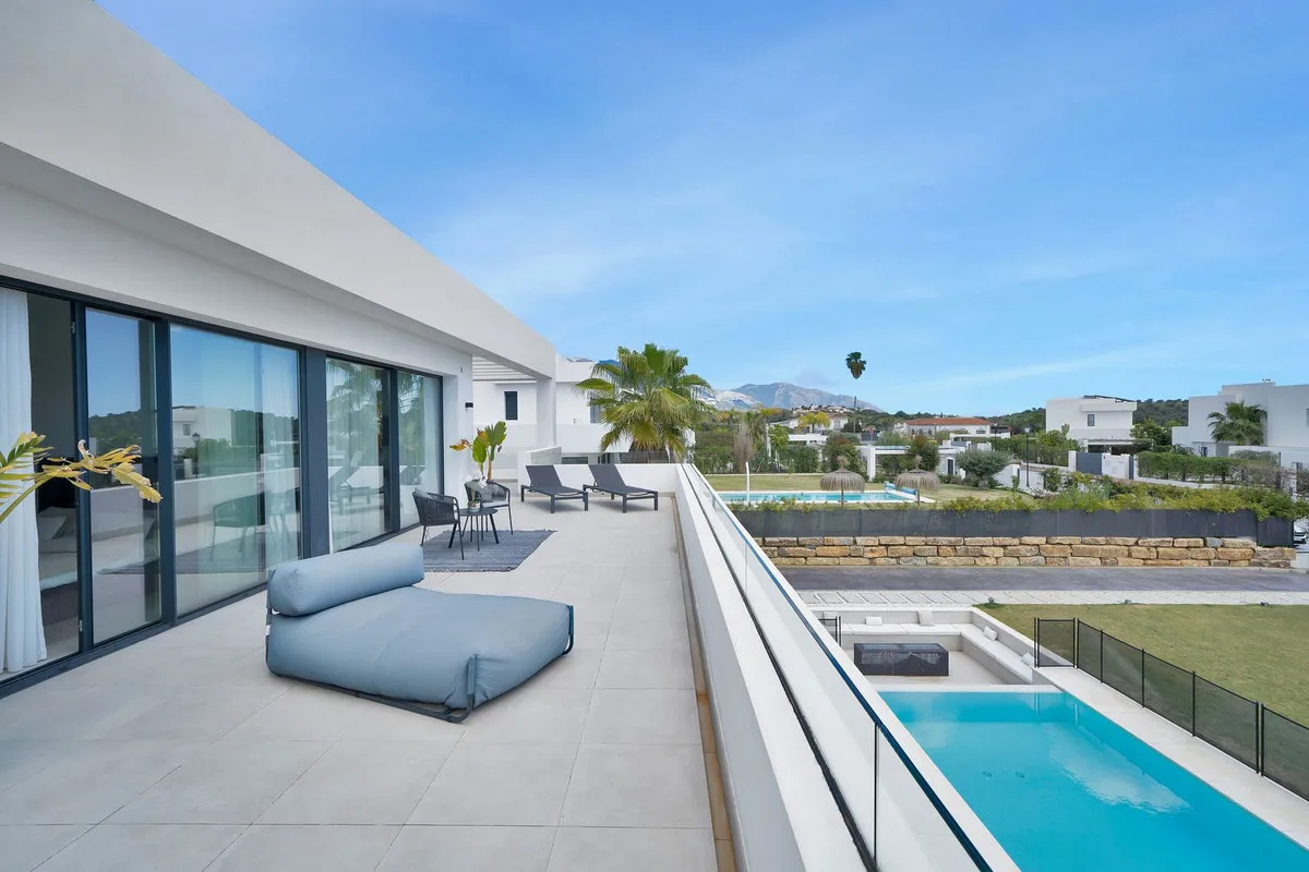 dd962703-c07c-4d4b-9859-9762779781f0