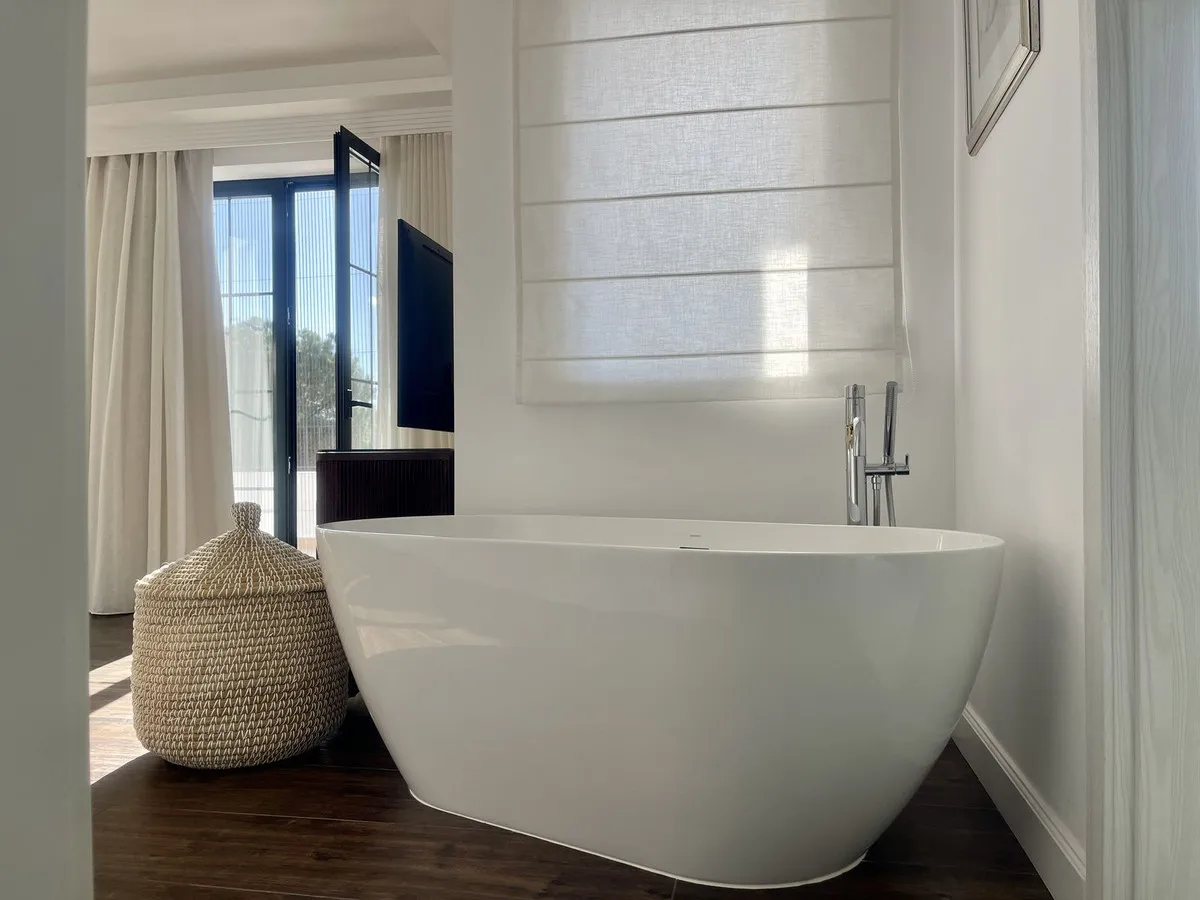 ec933c44-054b-487e-8b6f-d1534d37e51f